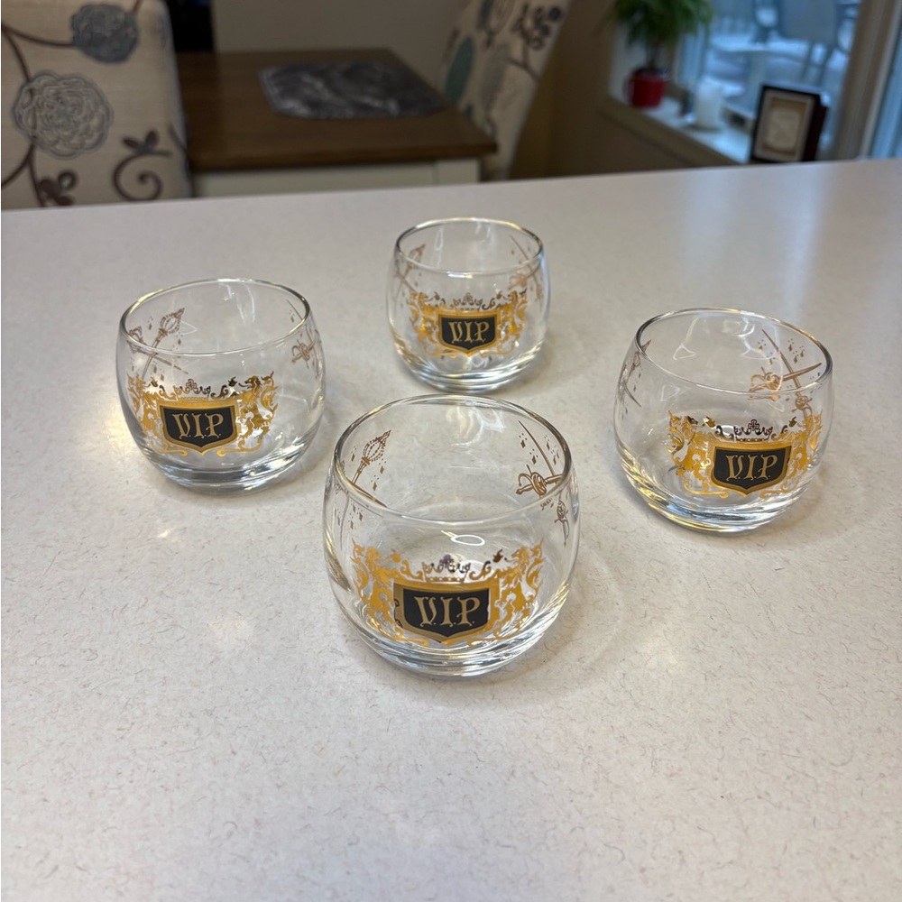 Set of 4 Vintage Mid-Century Modern “VIP” Cocktail Glasses - Picture 1 of 6